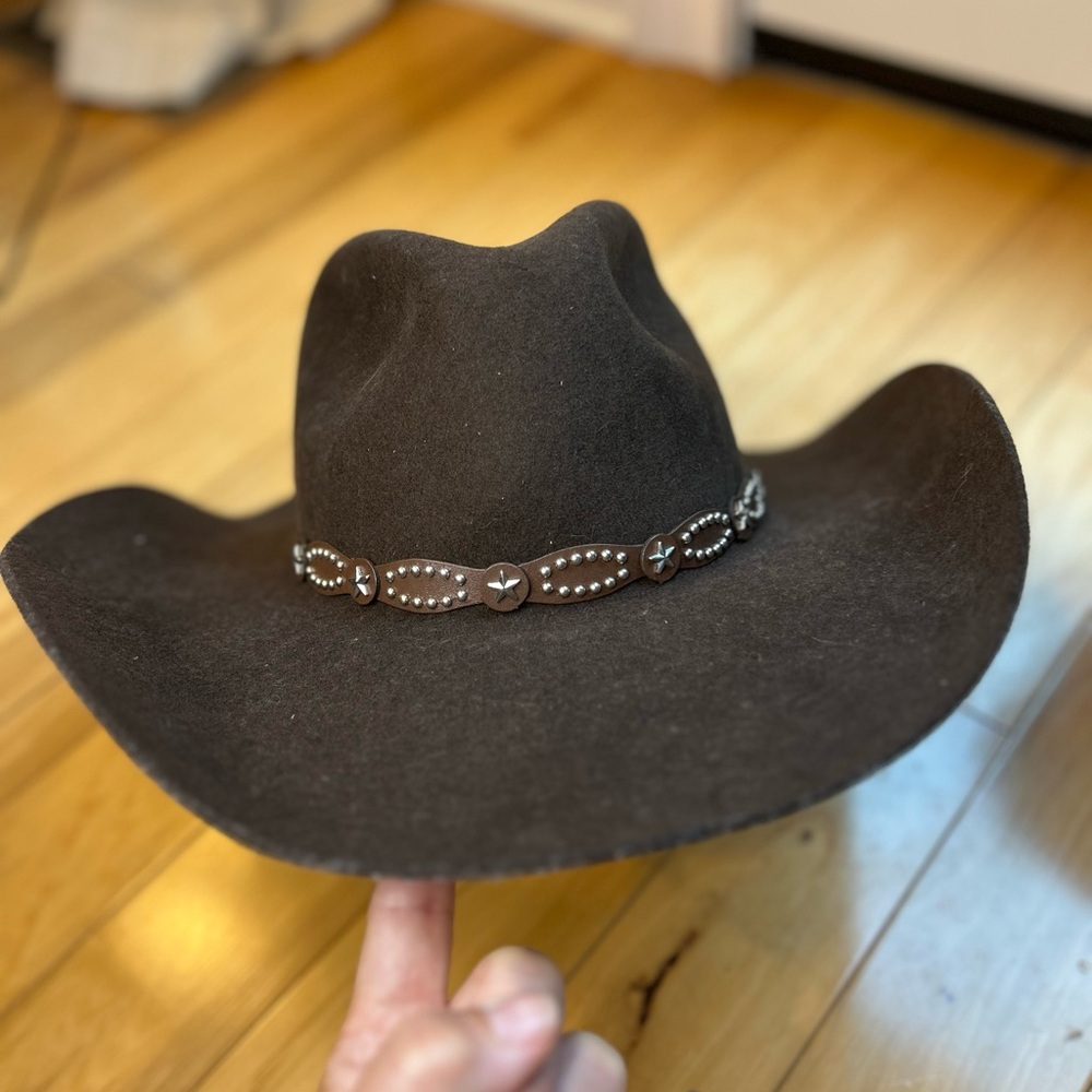 Cowgirl Cowboy Western Felt Hat with star studded band - Picture 2 of 9